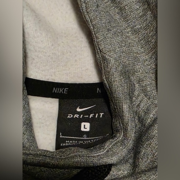 Nike Dri Fit Gray Hoodie with Cityscape Size Large EUC - Picture 8 of 8